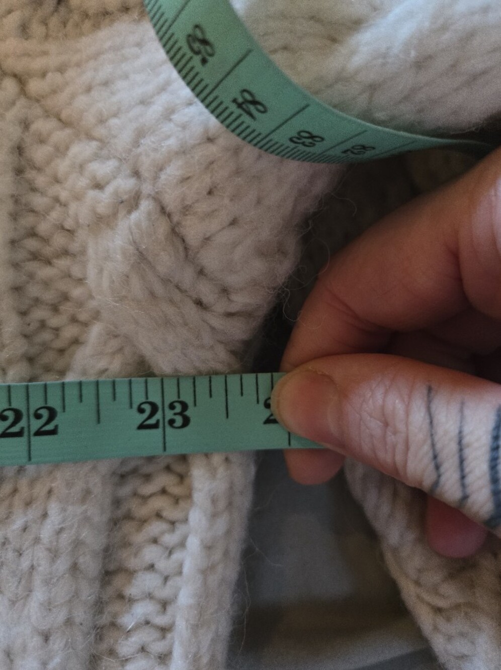 H&M | Cream Chunky Cable Knit Oversized Sweater, Size M - Picture 7 of 9